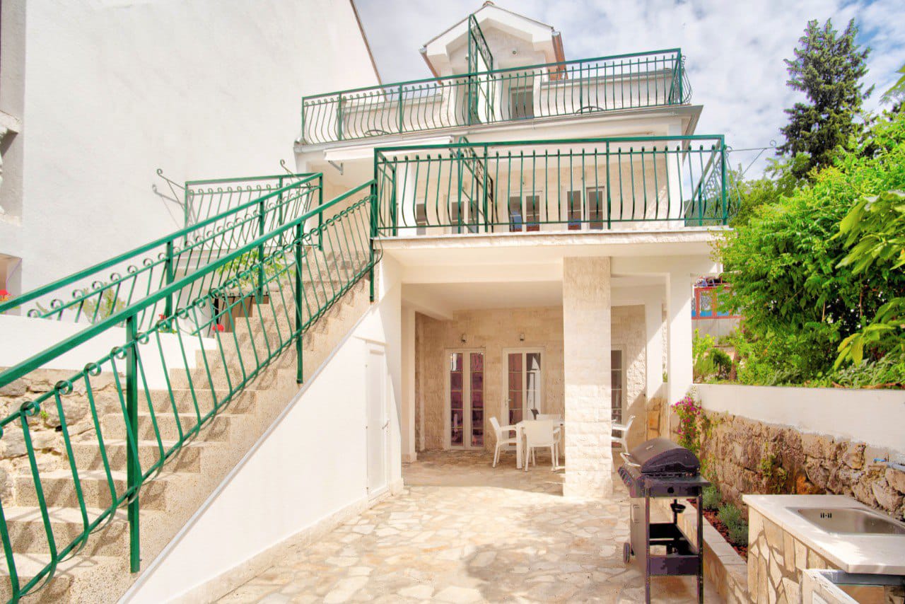 Image of Apartment - 2 Bedrooms - 1 Bathrooms for Sale in Herceg-Novi-Baosici-Montenegro, Image 1